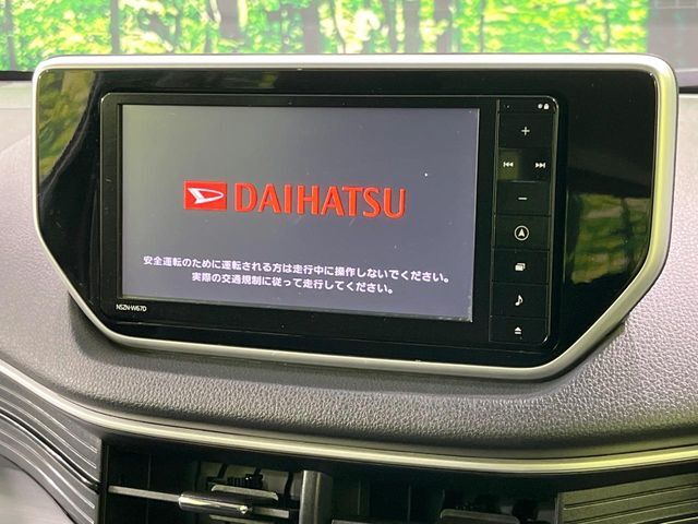 【純正ナビ】人気の純正ナビを装備しております。ナビの使いやすさはもちろん、オーディオ機能も充実！キャンプや旅行はもちろん、通勤や買い物など普段のドライブも楽しくなるはず♪