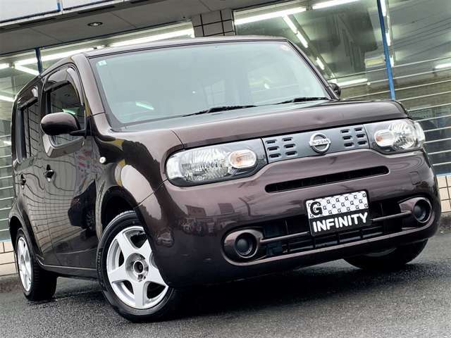 日産 キューブ♪4WDモデルの15X FOUR♪後輪をモーターで駆動する4WDです♪4WDモデルでも10モード/10・15モード燃費15.6km/リットル(カタログ値)と経済的♪ETCも装備されており有料道路もラクチンです♪