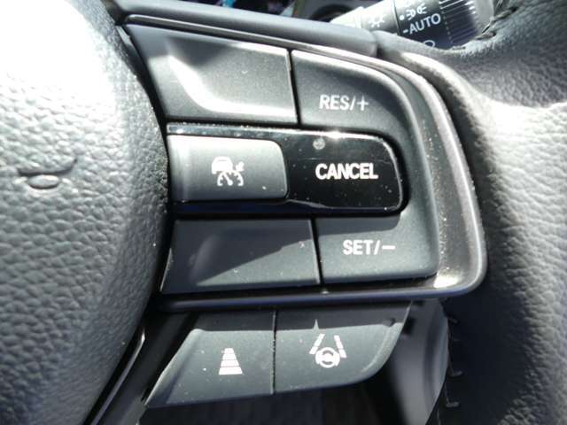 Honda　SENSING（安全運転支援システム）装着車です。先進技術でお客様のドライブを様々なシーンでサポートいたします。