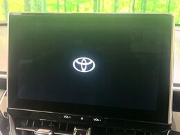 【10.5インチナビ】高級感とインパクトのある大画面ナビを装備。各種オーディオ操作はもちろん、スマホ連携もできる利便性の高いナビです♪