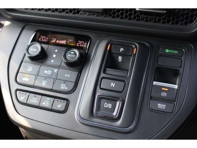 運転席助手席シートヒーター装備です。