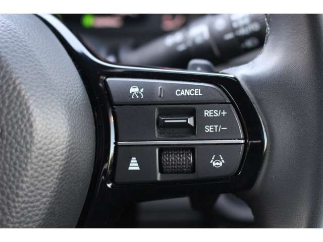 Honda SENSING！衝突軽減ブレーキ〈CMBS〉●誤発進抑制機能●歩行者事故低減ステアリング●路外逸脱抑制機能でドライバーをアシスト。
