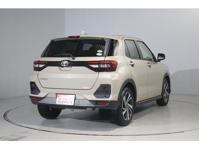 トヨタ認定中古車、評価4相当。キズ、へこみが少なく全体的に良好です。