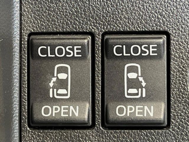 【両側パワースライドドア】スマートキーや運転席のスイッチで後席両側スライドドアの開閉が可能♪電動だから力を入れてドアを開ける必要が無く、小さなお子様でも簡単に開け閉めでき快適です♪