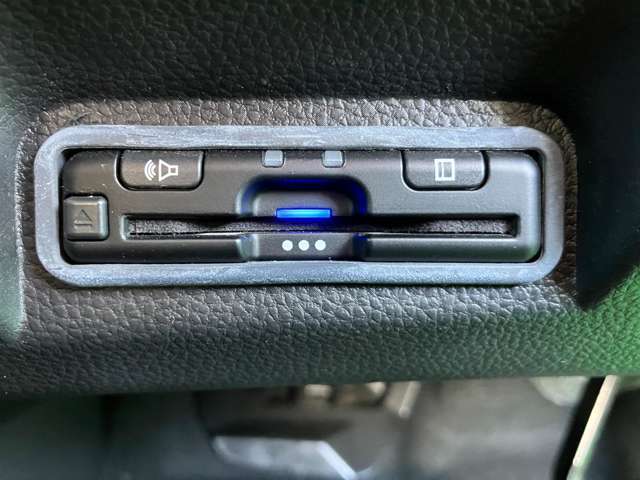 今や必需品の『ETC』が付いています！高速道路の料金所をノンストップで通過可能！ETCを使えば土日祝日割や深夜割などのメリットを受けることができます。料金所でお金を用意する必要がないところも良い点です