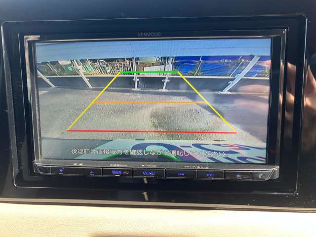 純正リアカメラ装備、初心者の方やバックが不安な方でも安心して車庫入れができるリバース連動リアカメラが装着されています。狭い駐車場や雨の日の夜間でもストレスなく運転していただけます