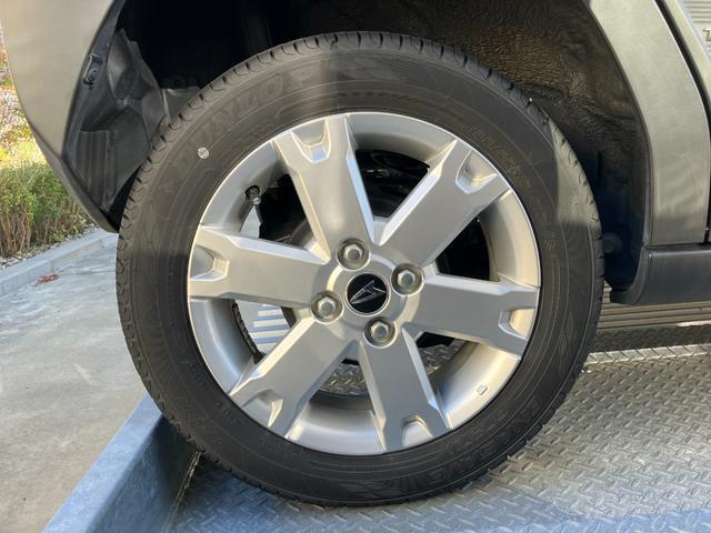 広々とした駐車場をご用意しておりますので、運転が苦手な方でもご安心ください。また、大型の屋根がございますので、雨に濡れることなくご移動できます。