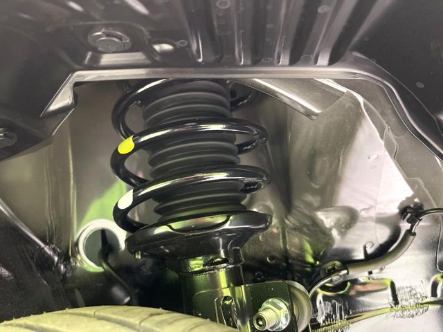 お車を安心してお乗りいただく為には、足回りの定期点検が欠かせません。サービスサポート（有償保証）では無料点検もご提供しており、安心のカーライフをお過ごしいただけるサポート体制が整っています。