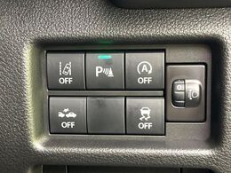 【車線逸脱抑制機能】高速道路走行時、車線からはみ出しそうな時にステアリングを制御し車線内を走行する様にアシスト。より安全な運転をサポートしてくれます！