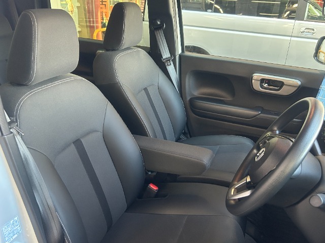 フロントシートです！フィット感があり座り心地の良いシートです♪