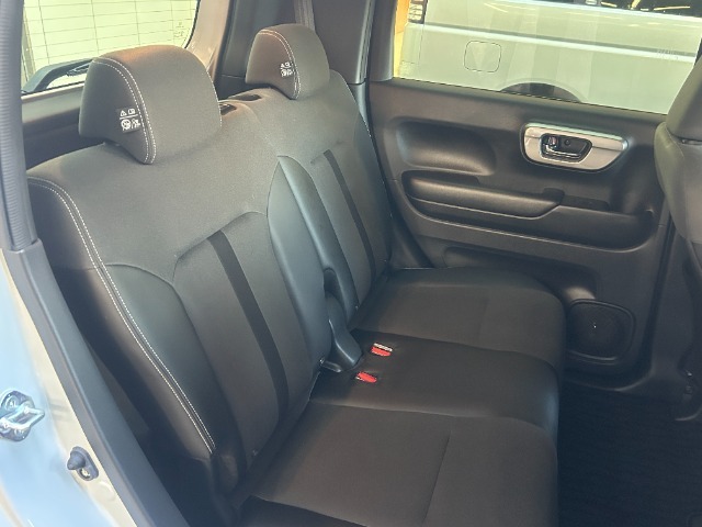 足元がゆったりしていて大人でも窮屈感がありません！