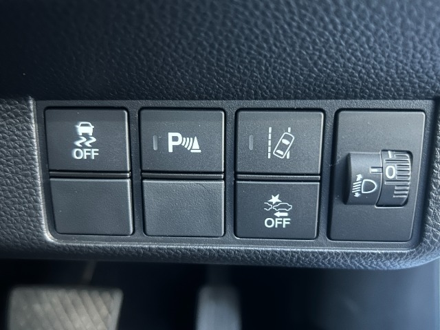 『VSA』横滑り防止装置付きですから、雨天時の走行も安心です☆