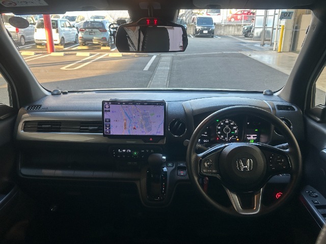 視界の良さと取り回しの良さで、たまに運転する奥様にも安心♪