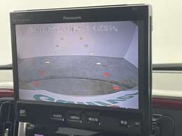 【バックモニター】後ろのカメラの映像をモニターに映し出すことができます！後方の見えない死角や、障害物との距離感をしっかり確認することができます！駐車が苦手な方におすすめです。