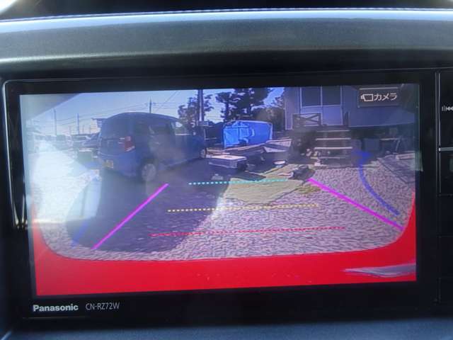 バックカメラが付いています。寝ている犬まできれいに映っています。