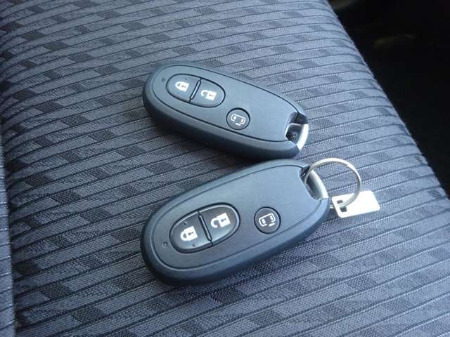 スマートキー＆プッシュスタートなのでポケットに入れたままでオッケー！2個あります。