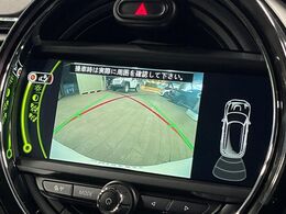 ●ガイドライン付きバックカメラ：不安な駐車もこれで安心！ガイドライン付きなので狭い箇所での駐車もラクラクです！