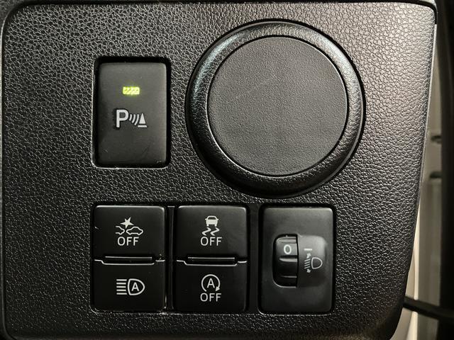 障害物までの距離に応じて警告音を変えてお知らせしてくれます！縦列駐車や車庫入れの際の取り回しをサポートしてくれます！