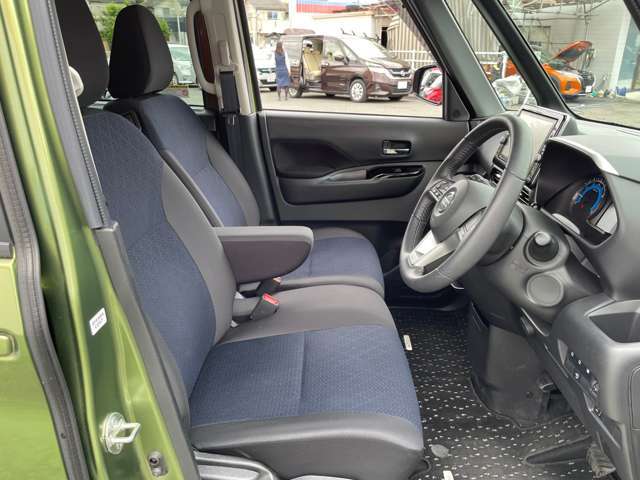 適度なホールド感と快適な座り心地の運転席シートまわり！