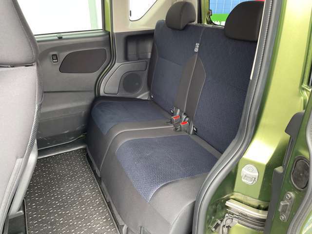 大人4名での乗車も上質かつ快適です！