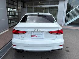 アウディのベーシックモデルは、頭に「A」がつく車名です。アウディの頭文字であるとともに、「始まり」という意味や、「Attractive］という言葉に由来しているともいわれています。