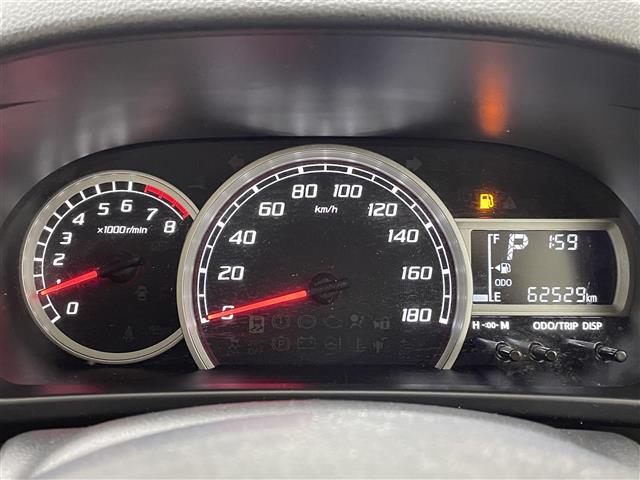 【スピードメーター】メーターがシンプルで見やすく運転しやすいですね！