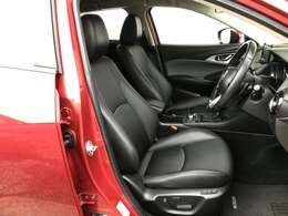 【運転席パワーシート＆ドライビングポジションメモリー機能】運転手にあったシートパターン設定可能です。