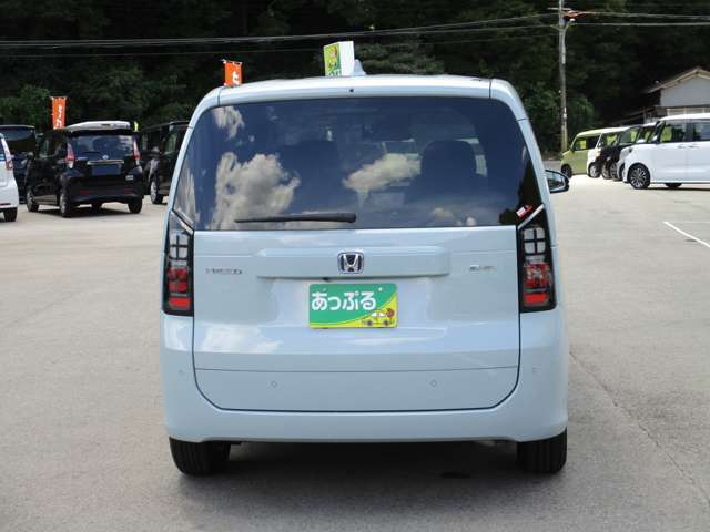 毎日全国のオートオークション会場から厳選した車を仕入れしております！プロの査定士の検査を受けた車を仕入れ、入庫後も社員が1台1台を走行チェックや状態確認・装備確認などを入念に行います。