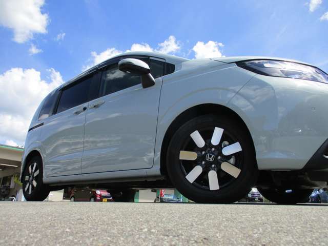 社外アルミホイールやローダウンサス・車高調・革調シートカバー・LEDヘッドライト・エアロパーツ・ナビ・バックカメラ・ETCなど社外パーツも販売・取り付け可能です。是非ご相談ください！