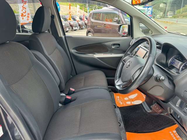 運転席廻りです☆小郡車輌ってどんなお店なの？！ってかたは口コミをチェックしてみてください☆当社ユーザー様より生のお言葉を掲載させて頂いております☆お店選びのお手伝いになれば幸いです！