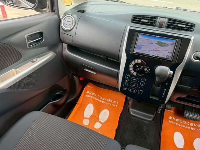 ★助手席のグローブボックスです★入庫した際に先ずはスタッフが100項目以上の入庫チェック厳しい規定をクリアーした車両のみを展示しております ★プロの国家2級整備士にお任せ下さい★