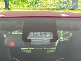 【トヨタセーフティセンス】走行中に前方の車両等を認識し、衝突しそうな時は警報とブレーキで衝突回避と被害軽減をアシスト。より安全にドライブをお楽しみいただけます。