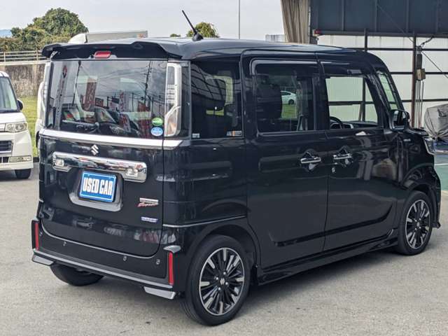 ★右斜め後ろからの一枚です★納車前にはバッチリ仕上げをしてご納車しております！商談時に小キズや線キズなど気になる所があればお気軽にご相談下さい♪内装の写真も是非ご覧ください♪