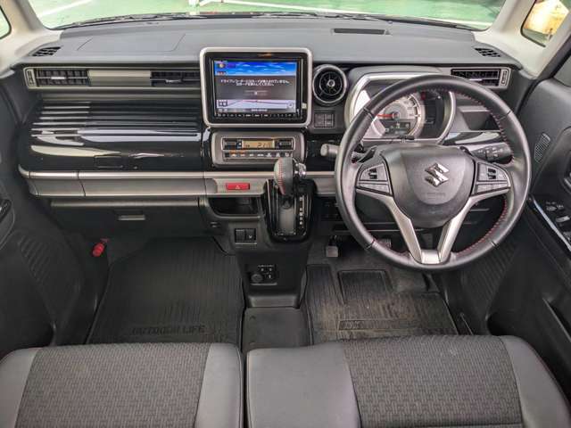 ★インパネ廻り★もちろん大きな傷も御座いません☆安心して運転できるように両席エアバック搭載しております！！軽自動車とは思えない程広く足を伸ばせます！！是非一度試乗はいかがですか？(＃^.^＃)