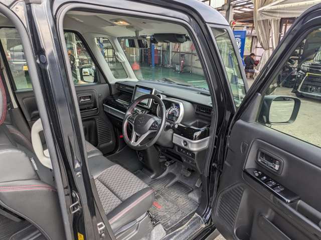 ★フロントシート★綺麗・清潔に仕上げております♪シートは厚めのクッションですのでゆったり座れます(^^)