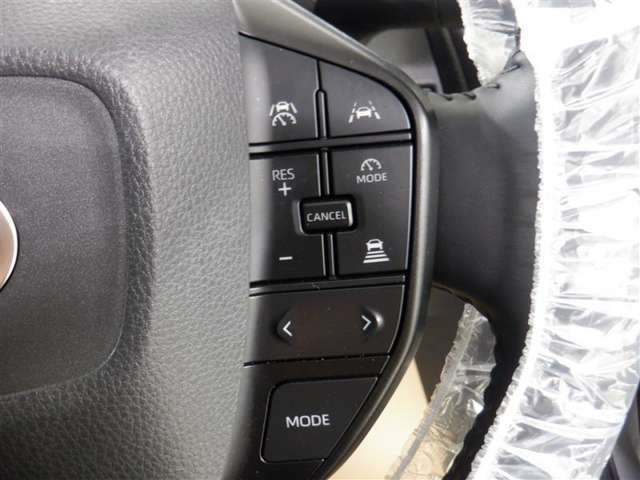 レーダークルーズコントロール(全車速追従機能付)付きです。車速に応じて追従支援してくれるので、ロングドライブも快適です。詳細は販売店スタッフまでおたずねください。