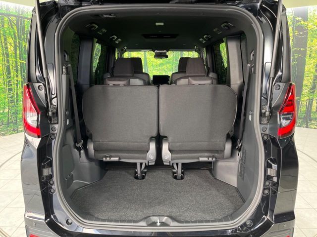 普段のお買い物や通勤、送迎等に十分な荷室スペースを確保しております。セカンドシートを倒すと、大きな荷物の積載も可能です♪