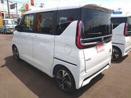 新車と同様の保証（有料）がつけられます。また各地域の店舗に最新の大型整備工場とプロメカニックが常駐しておりアフターメンテナンスもお任せください。