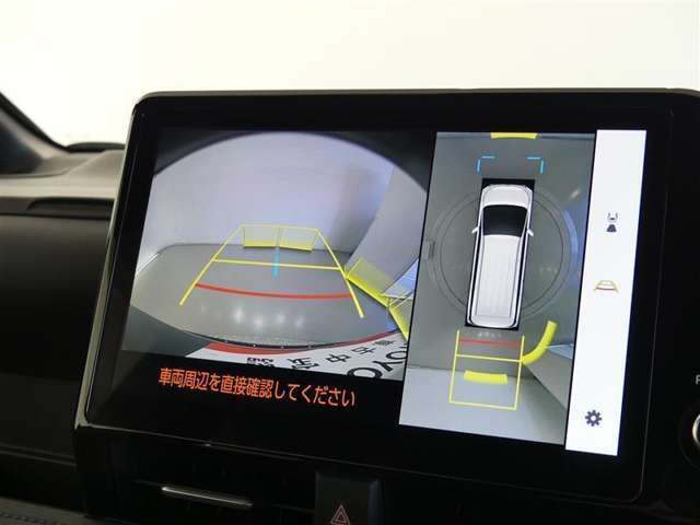 【全周囲モニター】車を上空から見下ろしたような映像をカーナビ画面に映し出し、車庫入れや縦列駐車をサポートしてくれます。