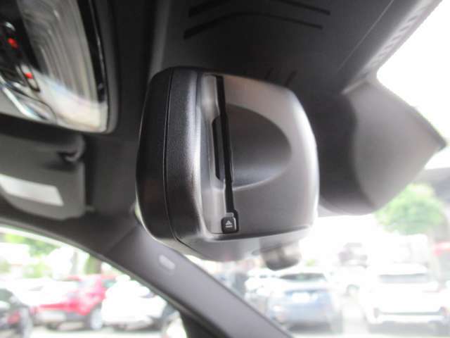 ミラー一体型ETC車載器搭載で高速道路の料金所をノンストップでスマートに通過出来ます♪