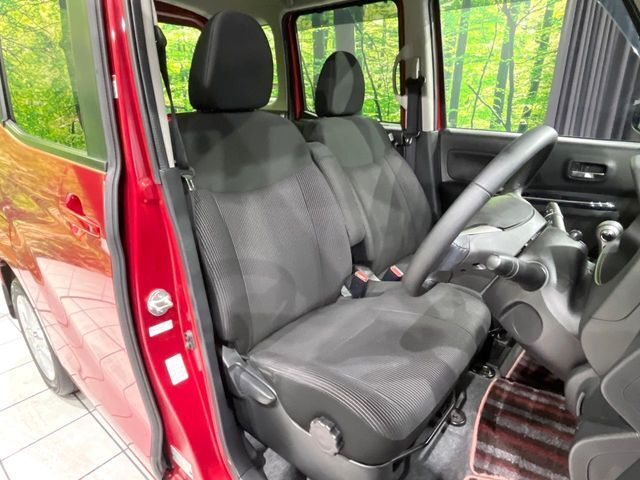 運転席シート廻りは使用感も少なく、良好な状態となっています。丁寧に使われていたことがよくわかりますね。