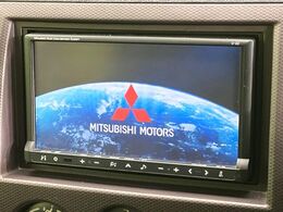 【純正ナビ】人気の純正ナビを装備しております。ナビの使いやすさはもちろん、オーディオ機能も充実！キャンプや旅行はもちろん、通勤や買い物など普段のドライブも楽しくなるはず♪