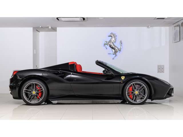 Ferrari Approvedとは、14 年以内に登録されたFerrariを購入されるお客様に、安全・安心を保証するために設定した認定中古車プログラムです