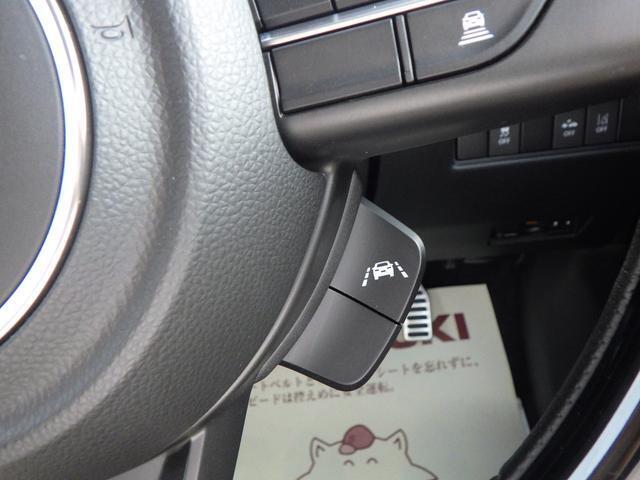 【車線維持支援スイッチ】アダプティブクルーズコントロールの作動中に車線や先行車/周辺車を前方カメラや前方レーダーで認識し車線維持に必要なハンドルの操作を支援します。