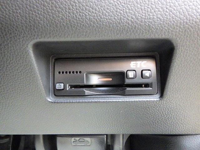 後付けのETCが装備しています。高速道路や一部の有料道路などに便利です。料金場でもたつく事もないし期間限定の割引料金など特典も有ります。