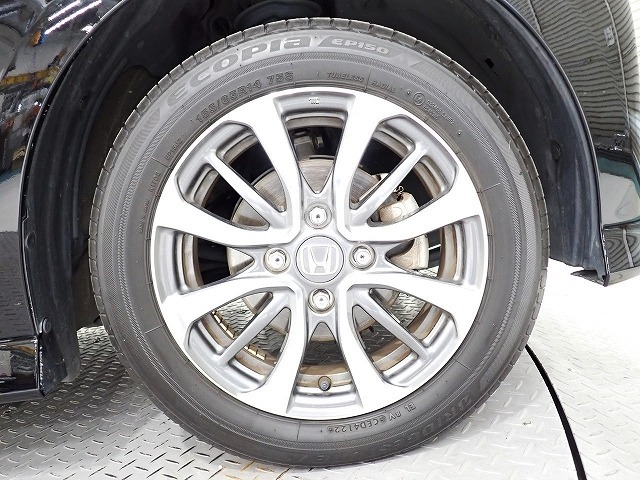 アルミホイールはホンダ純正なので安心！しかも車のデザインにもマッチしています。