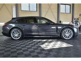 当社自慢のオリジナルコーティング。高級車専用に設計されており、ボディーを保護します。