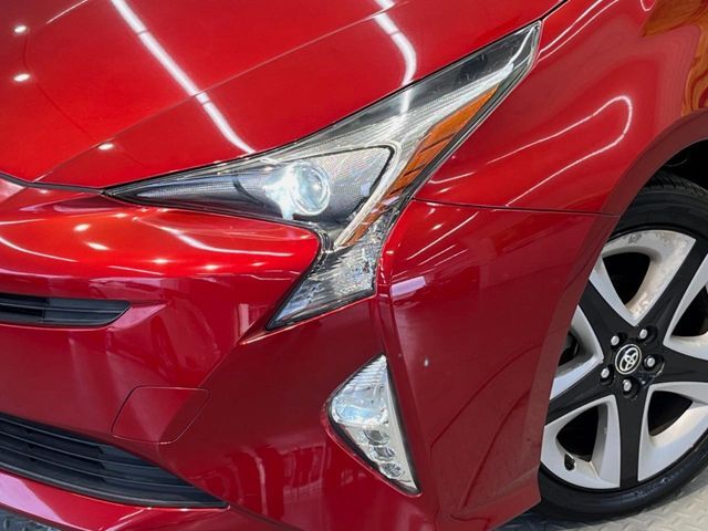 【LEDヘッドライト】悪天候や夜間走行時も良好な視界を確保し安心して運転できる高輝度LEDヘッドライトを装備！点灯速度が早く、消費電力も抑えられています。