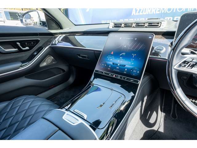 ナビも12.8インチと大きく見えやすくなっています！スピードメーターからもナビが見えたり運転支援も充実しております！