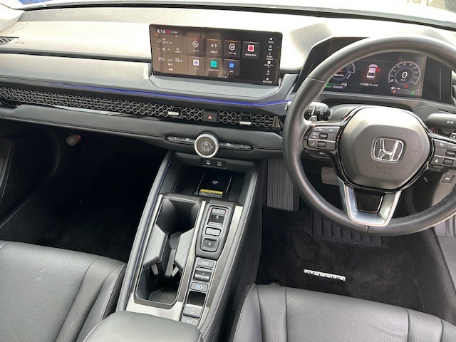 【HondaSENSING】衝突を予測してブレーキをかけたり、前のクルマとちょうどいい距離でついていったりできる多彩な安心・快適機能を搭載した先進の安全運転支援システムです。